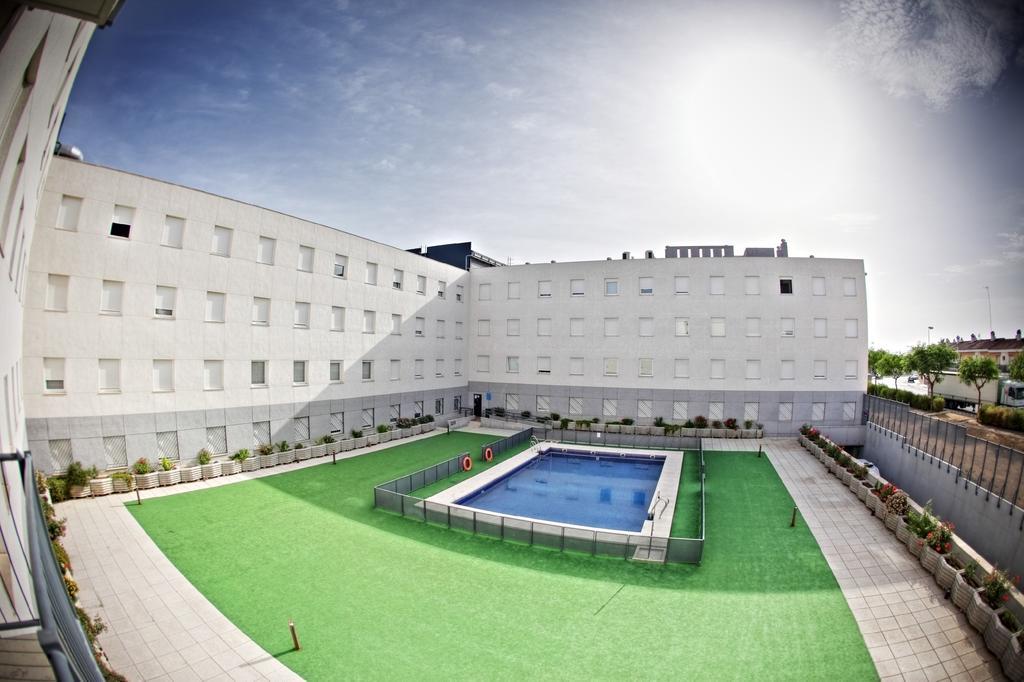Apartamentos Vertice Sevilla Aljarafe Bormujos Exterior foto